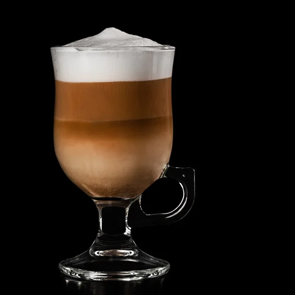 Cappuccino kaffe isolerade på svart — Stockfoto
