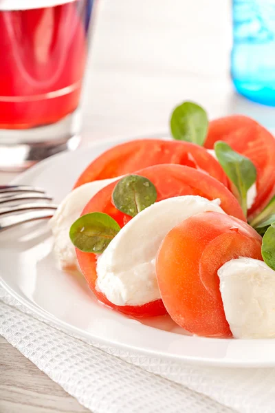 Salada de caprese fresca — Fotografia de Stock