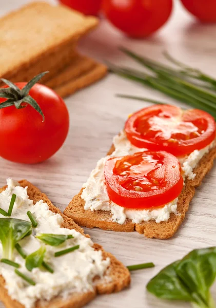 Leziz kanepeler kahvaltı yemek — Stok fotoğraf