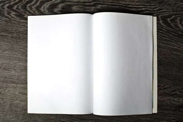 Revista abierta con páginas en blanco — Foto de Stock