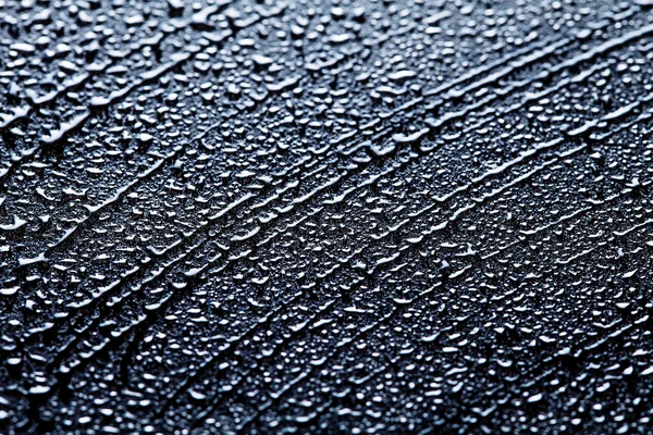 Wasser Tropfen abstrakten dunklen Hintergrund — Stockfoto