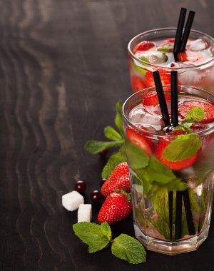 çilek mojito yaz kokteyl içeceği