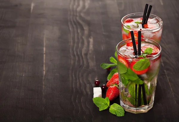 Truskawka mojito koktajl lato — Zdjęcie stockowe