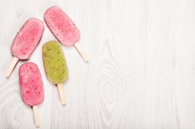 popslices dondurma çeşitler üzerinde açık renkli