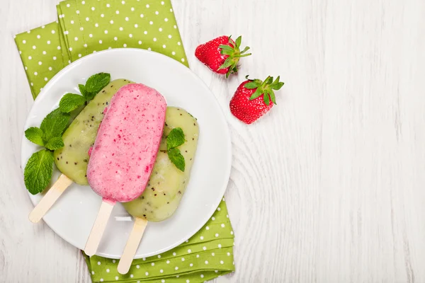 popslices dondurma çeşitler üzerinde açık renkli