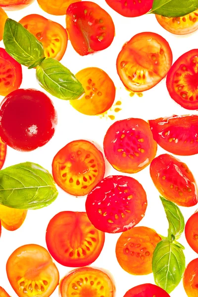 Нарезанные помидоры изолированные пищевые рамки фона — стоковое фото