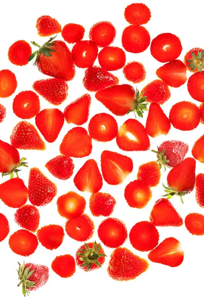 Rebanadas de fresa fondo rojo fresco —  Fotos de Stock