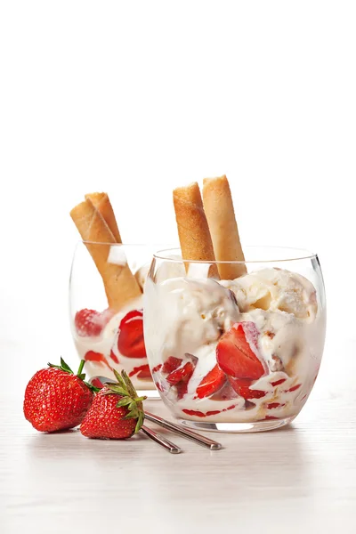 Cam Çilek vanilyalı dondurma