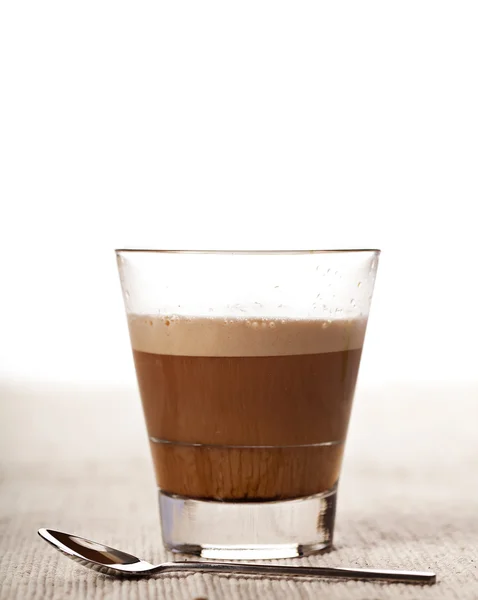 Cortado Kaffeetrinken im Glas — Stockfoto