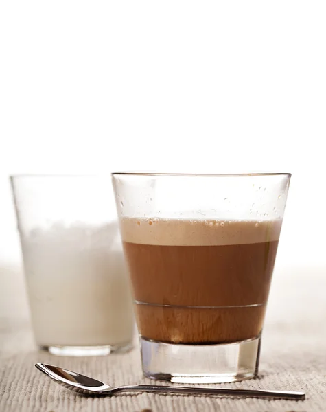 在玻璃的 cortado 咖啡喝 — 图库照片