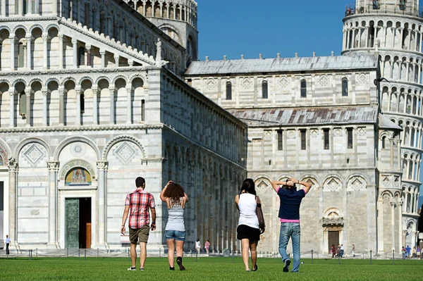 Tourists in Pisa — Stock Photo, Image