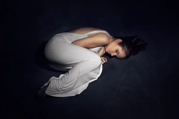 Mujer joven durmiendo — Foto de Stock