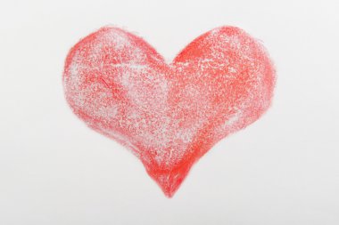 kağıt üzerine çizilmiş kırmızı kalp