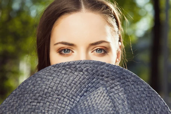 Close-up portrait of woman with hat — Stock Photo, Image