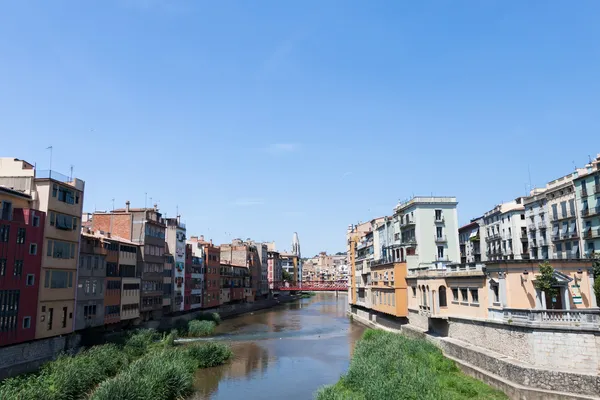 Gerona İspanya eski şehrin köprü görüntüleme — Stok fotoğraf