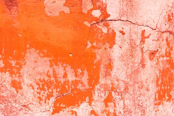 Badly damaged red plaster wall background — Stock Photo, Image