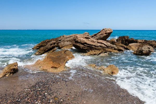 Güzel küçük plaj üzerinde sahil, costa brava, İspanya — Stok fotoğraf