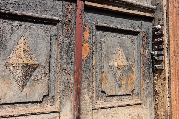 Campane per porte antiquate e danneggiate Fotografia Stock