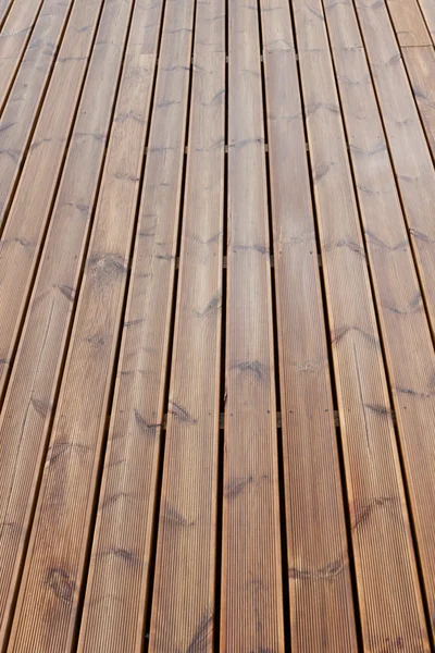 Chão de terraço de madeira molhada — Fotografia de Stock
