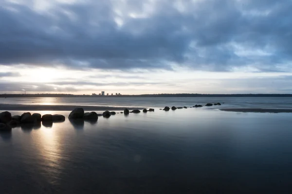 View of a rocky coast in the morning. — Stock Photo, Image