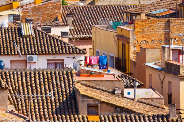 Imagen de alto contraste de un paisaje en la azotea de una ciudad española — Foto de Stock