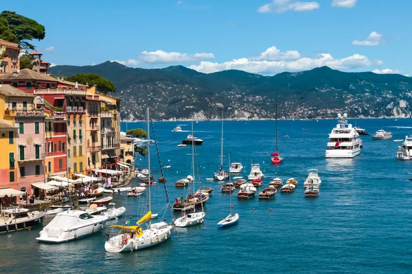 Portofino Köyü, ligurian kıyısında, İtalya — Stok fotoğraf