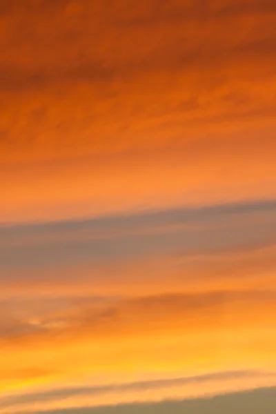 Δραματική ηλιοβασίλεμα με χρυσή σύννεφα — Φωτογραφία Αρχείου