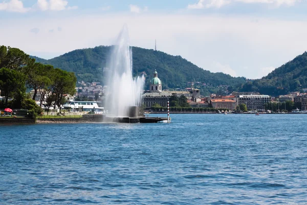 Schöner brunnen in como stadt (italien) — Stockfoto