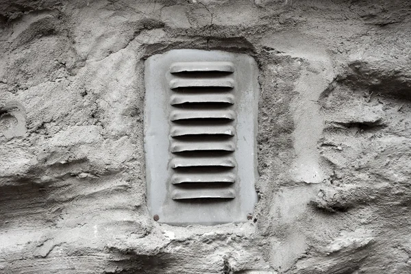 Janela de ventilação na parede — Fotografia de Stock