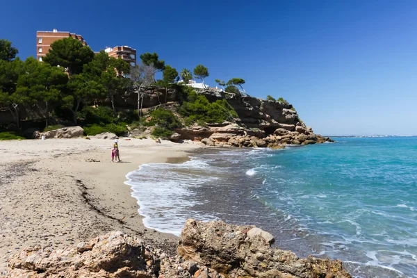 Rodzina dziecko i matka na plaży — Zdjęcie stockowe