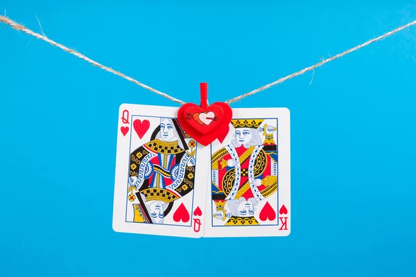 Král a královna srdcí, izolované s kolíčkem lano — Stock fotografie