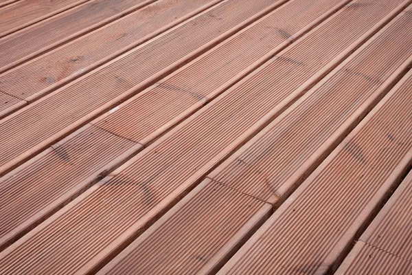 Bagnato pavimento terrazza in legno sfondo — Foto Stock