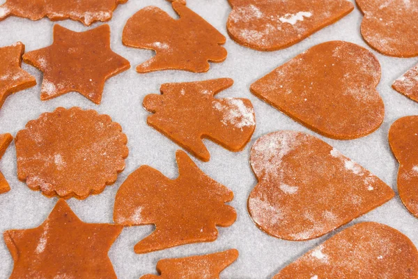 Homemade gingerbread cookie ready to be baked in oven — Stock Photo, Image