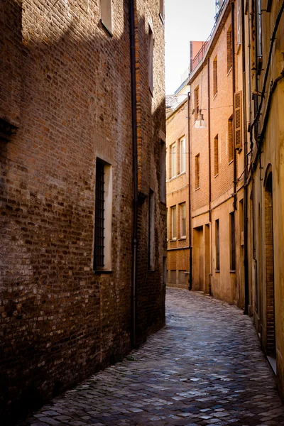 Enge Straße in ravenna — Stockfoto