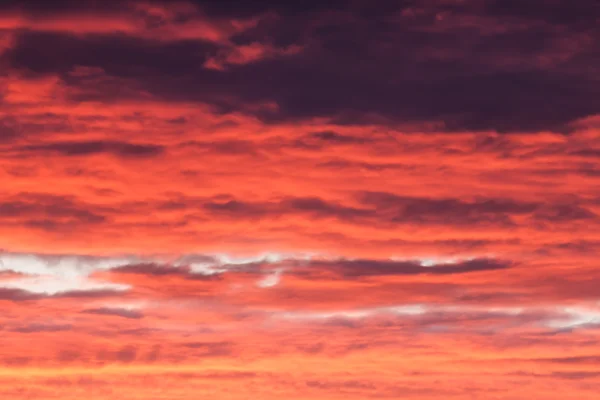 Ciel de coucher de soleil éclatant — Photo