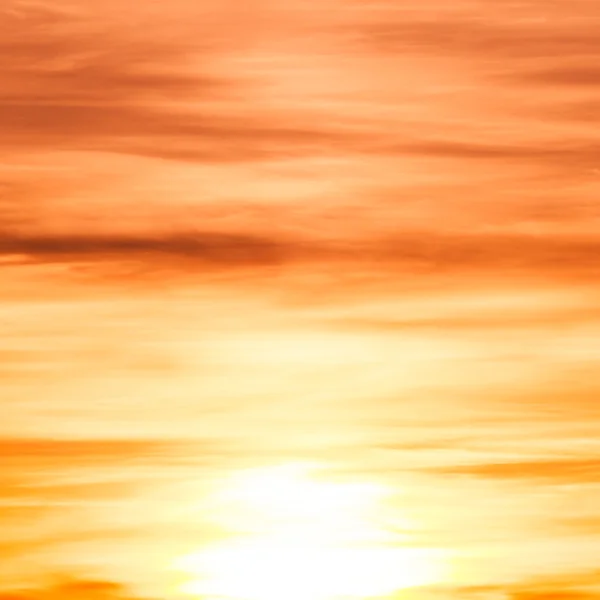 Orange och gula färger solnedgång himlen — Stockfoto