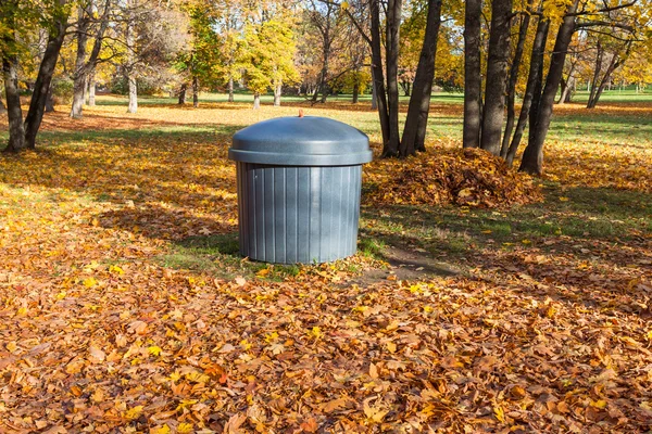 Garbage can in autumn park — Stock Photo, Image