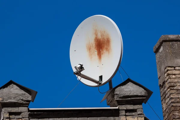 Old rusty satellite dish — Stock Photo, Image