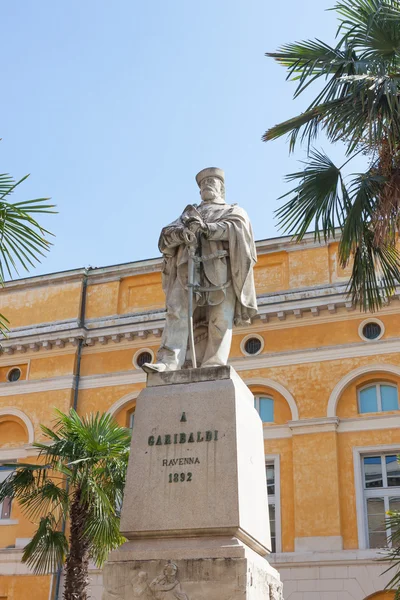 Memorial statue to Garibaldi in Ravenna — Stock Photo, Image