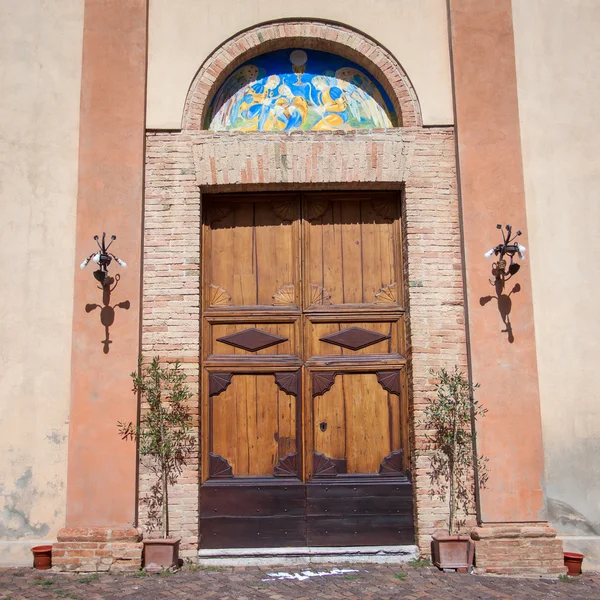 Porta elegante velha na Itália — Fotografia de Stock