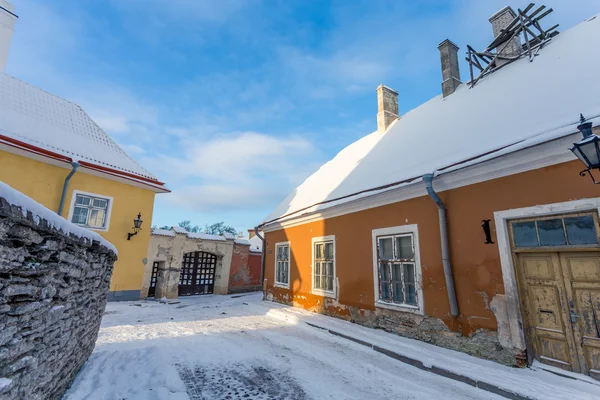 Tallinn şehir eski kesiminde sokak — Stok fotoğraf