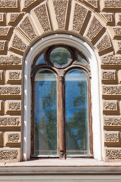 Venster van oude gebouw — Stockfoto