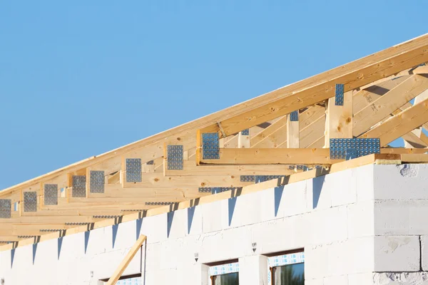 Nieuwe woningbouw huis inlijsten — Stockfoto