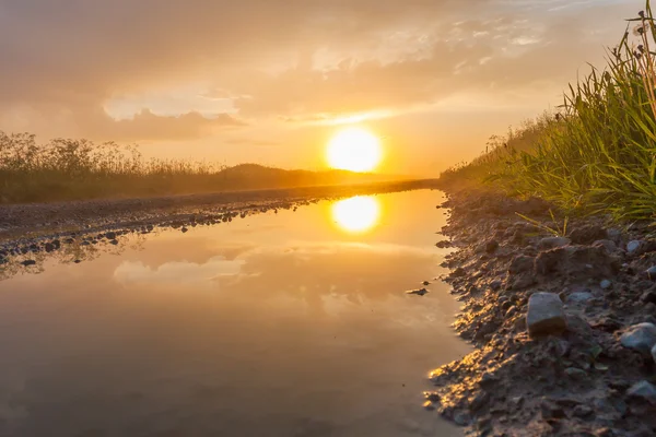 Puslu kırsal yol alanında — Stok fotoğraf