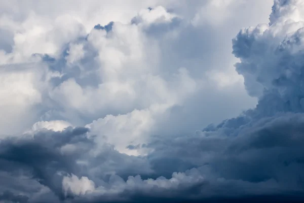 Pre storm wolken — Stockfoto