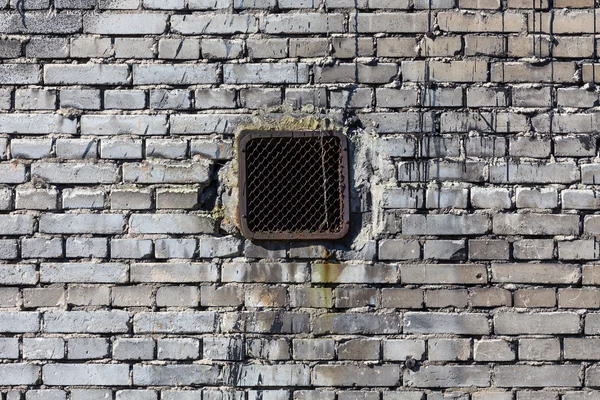 Parede de tijolo vintage com ventilação — Fotografia de Stock