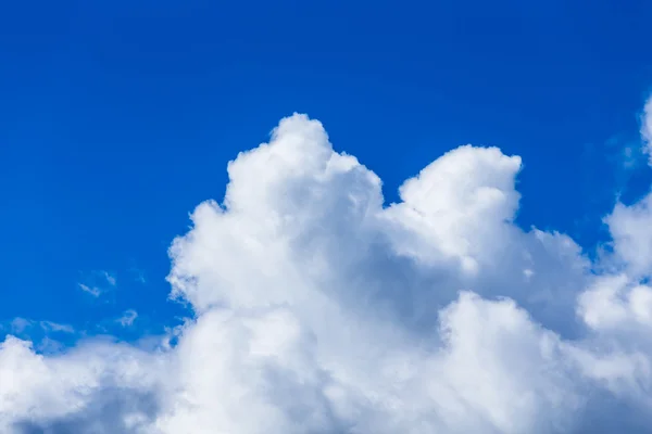 Céu azul fundo — Fotografia de Stock