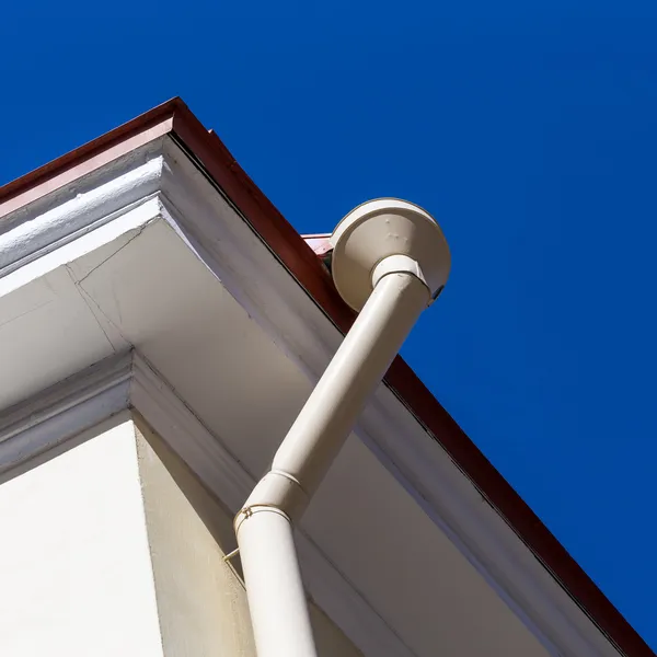 Regenrinne am Haus — Stockfoto