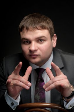 parmaklar, bir keçi bir jesti göstermek için daha fazla erkek ceket. sarp
