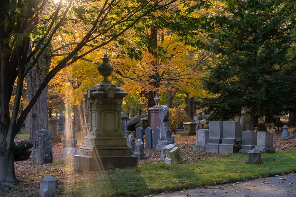 Tombstone Temetőben Ősszel Bostonban Napfény — Stock Fotó